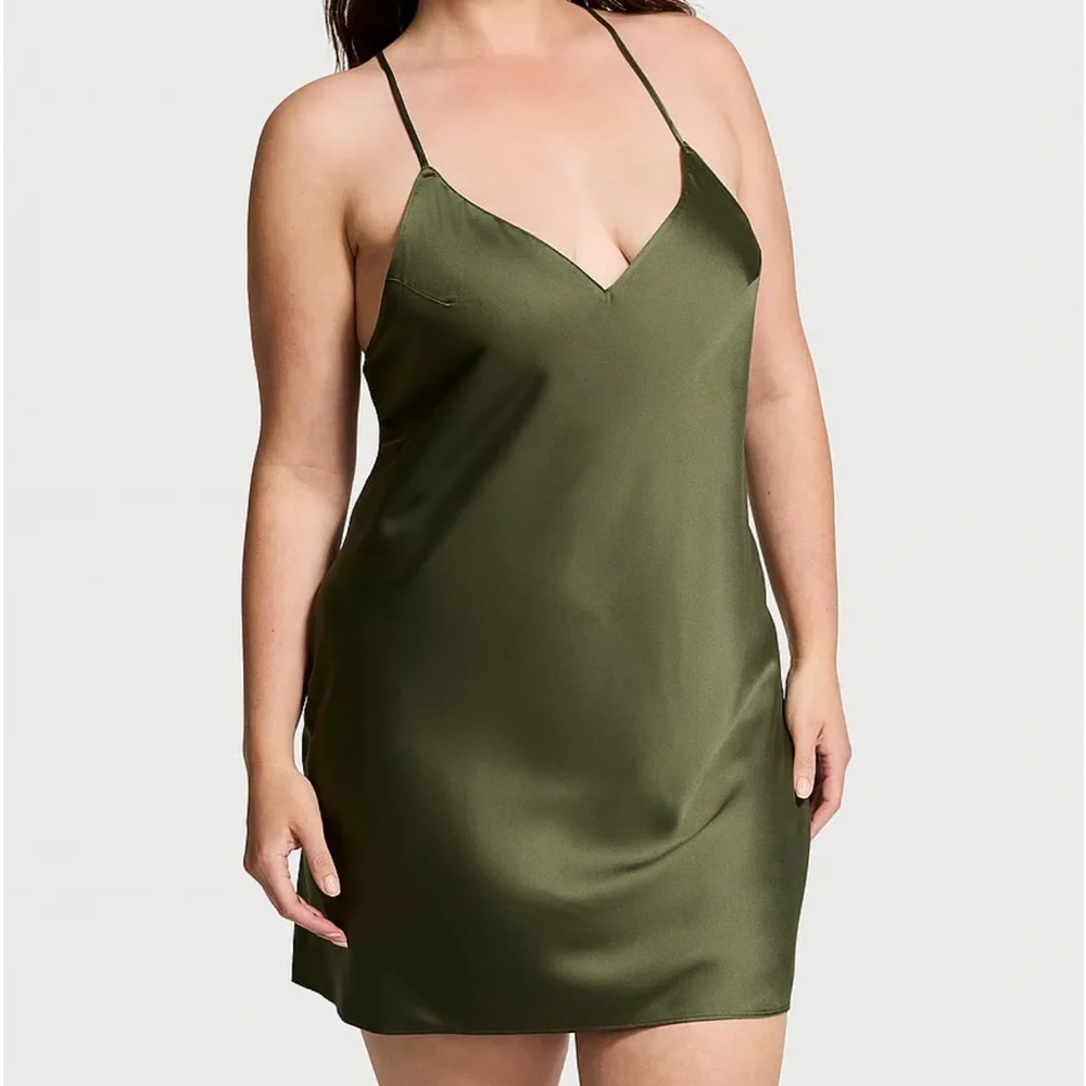 New  VICTORIA'S SECRET Satin Open-Back Slip‎